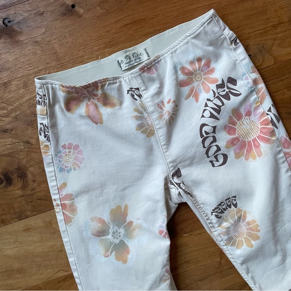 We The Free Penny Pull-On Printed Flare Jeans Floral Good Vibes Combo sz 28 - Picture 5 of 16